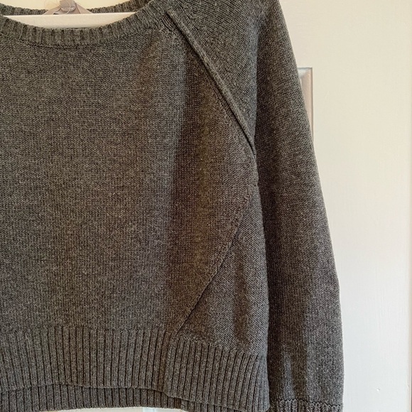Athleta Women’s Cropped Dark Gray Sweater Ribbed Design With Exposed Seams XXS - Picture 4 of 7